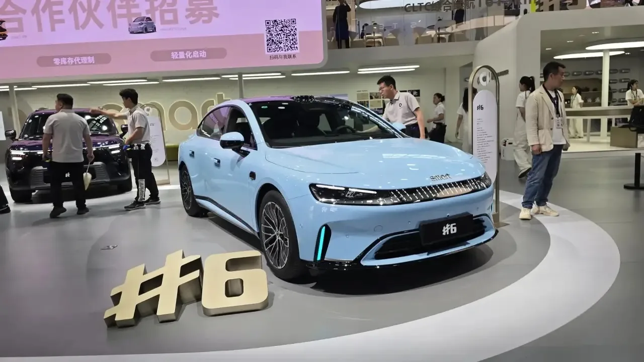 📰 Автоновости: 
Smart представил #6 — самый крупный автомобиль в своей истории. Гибридный лифтбэк д