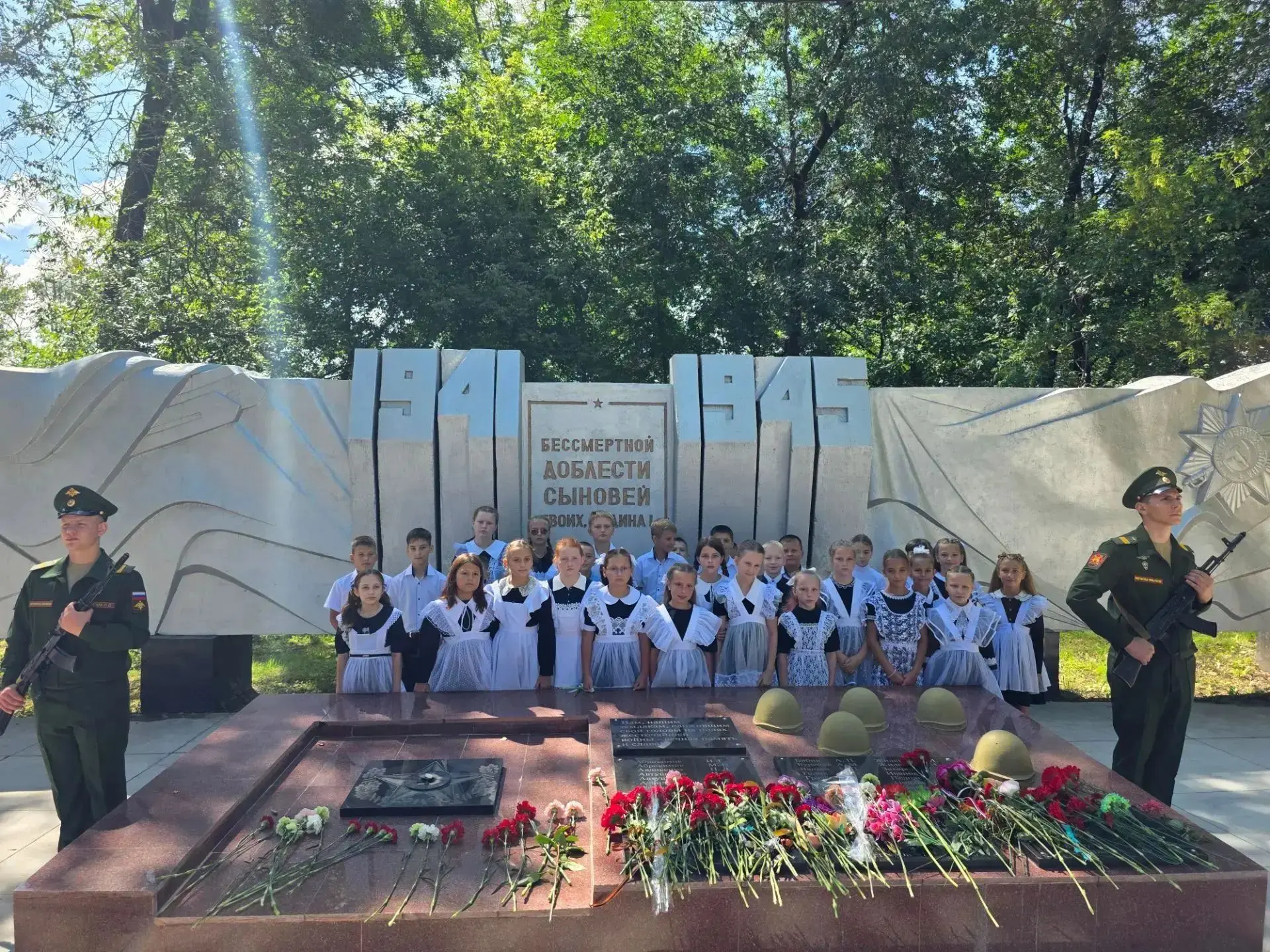 🕯3 сентября 2026 года возле мемориала жителям посёлка Артемовский, погибшим на фронтах...