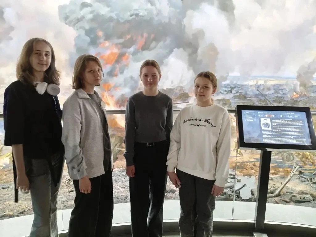 Вчера учащиеся 8Б, 8Г, 9А классов посетили музей-диораму «Курская битва. Белгородское направление». 