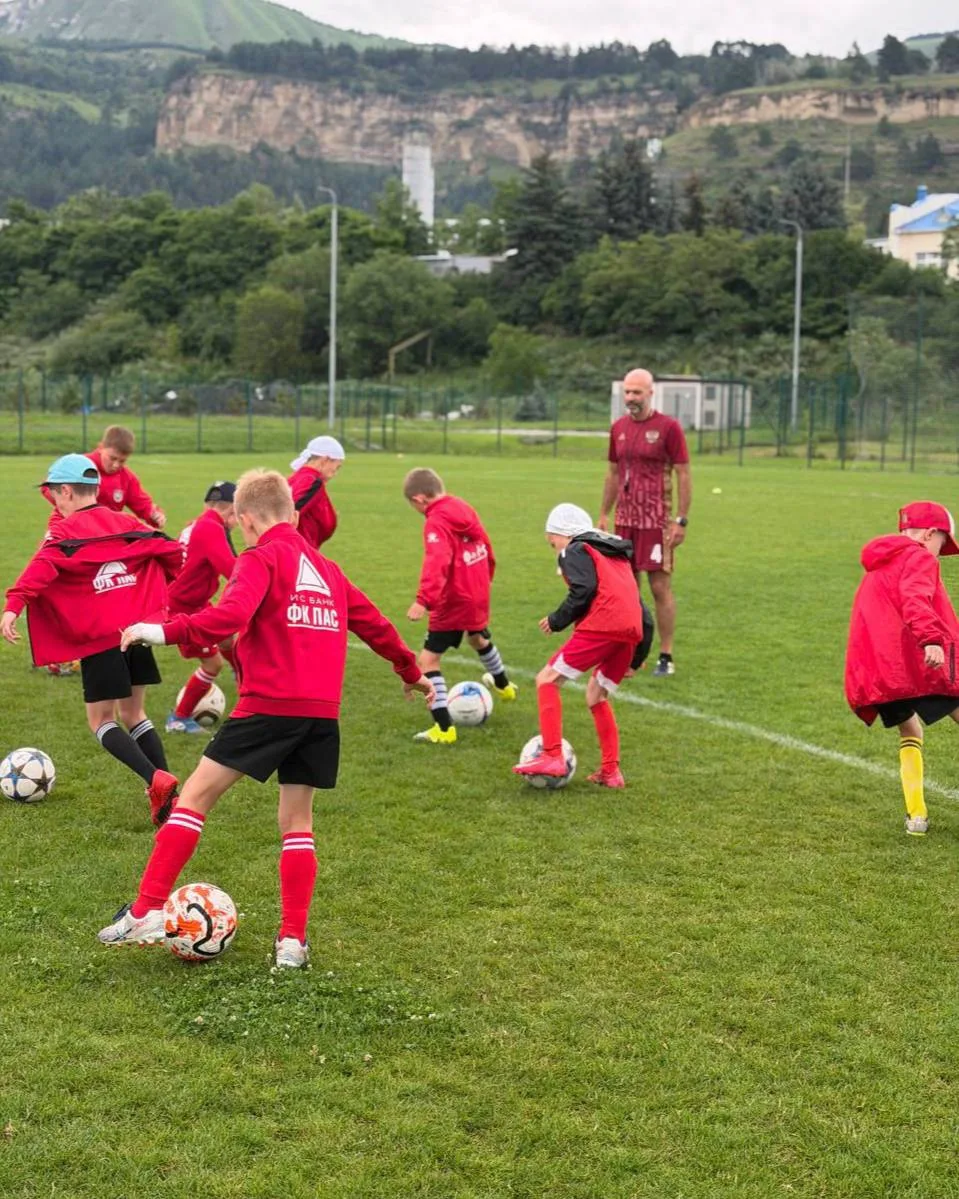 ⚽ Запись на тренировки по футболу открыта!

Футбольный клуб «ПАС» открывает набор в группы для игрок