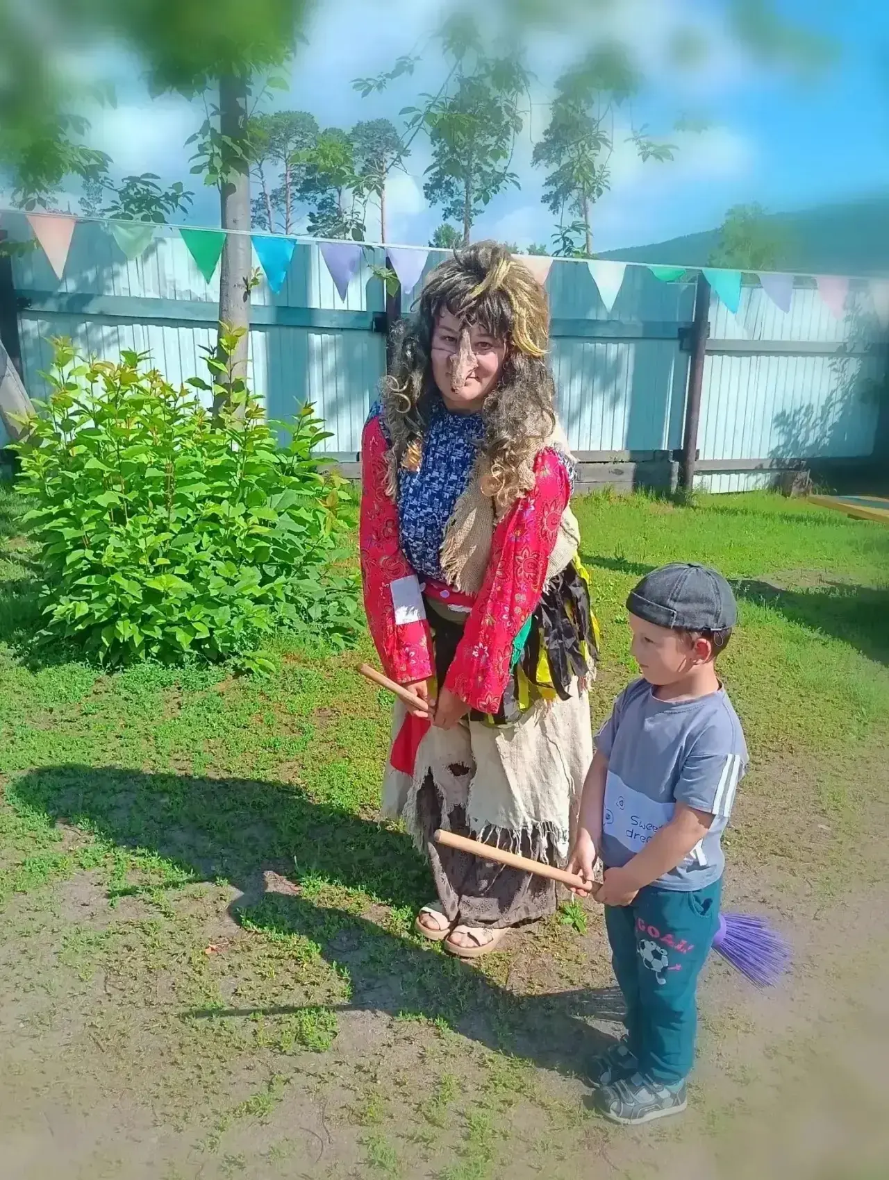 «Баба-Яга зовёт! Или как мы спасали именинницу»🧙‍♀️
30 июня к нам в гости к нашим дошколятам, пожал