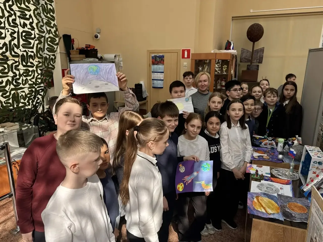 🚀 Космическая неделя в школьном музее!  65 лет назад, 12 апреля, началась новая эра — эра покорения 