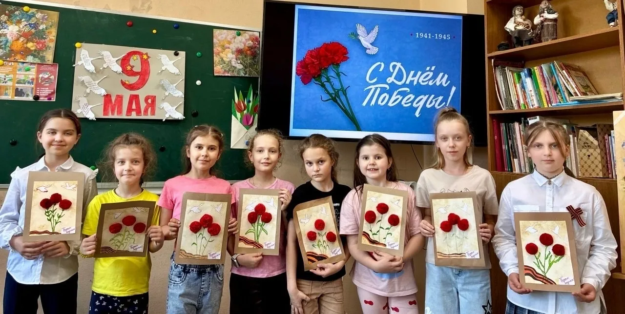 Учащиеся 1-го и 4-х классов художественного отделения (преподаватель А.М. Енюшина) с те...