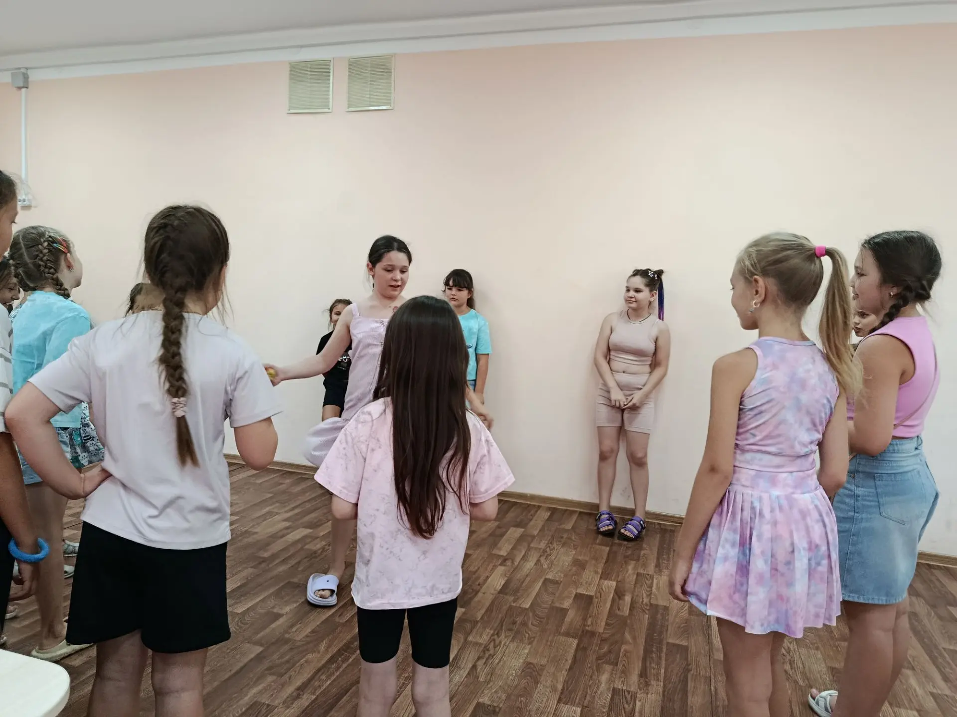 В Тельновском доме творчества состоялось познавательно-развлекательное мероприятие «Три...
