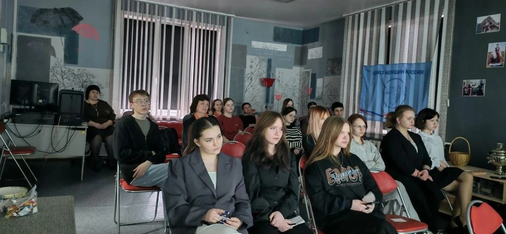 Уютно и душевно, в дружеской атмосфере прошла сегодня первая встреча Клуба молодых семе...