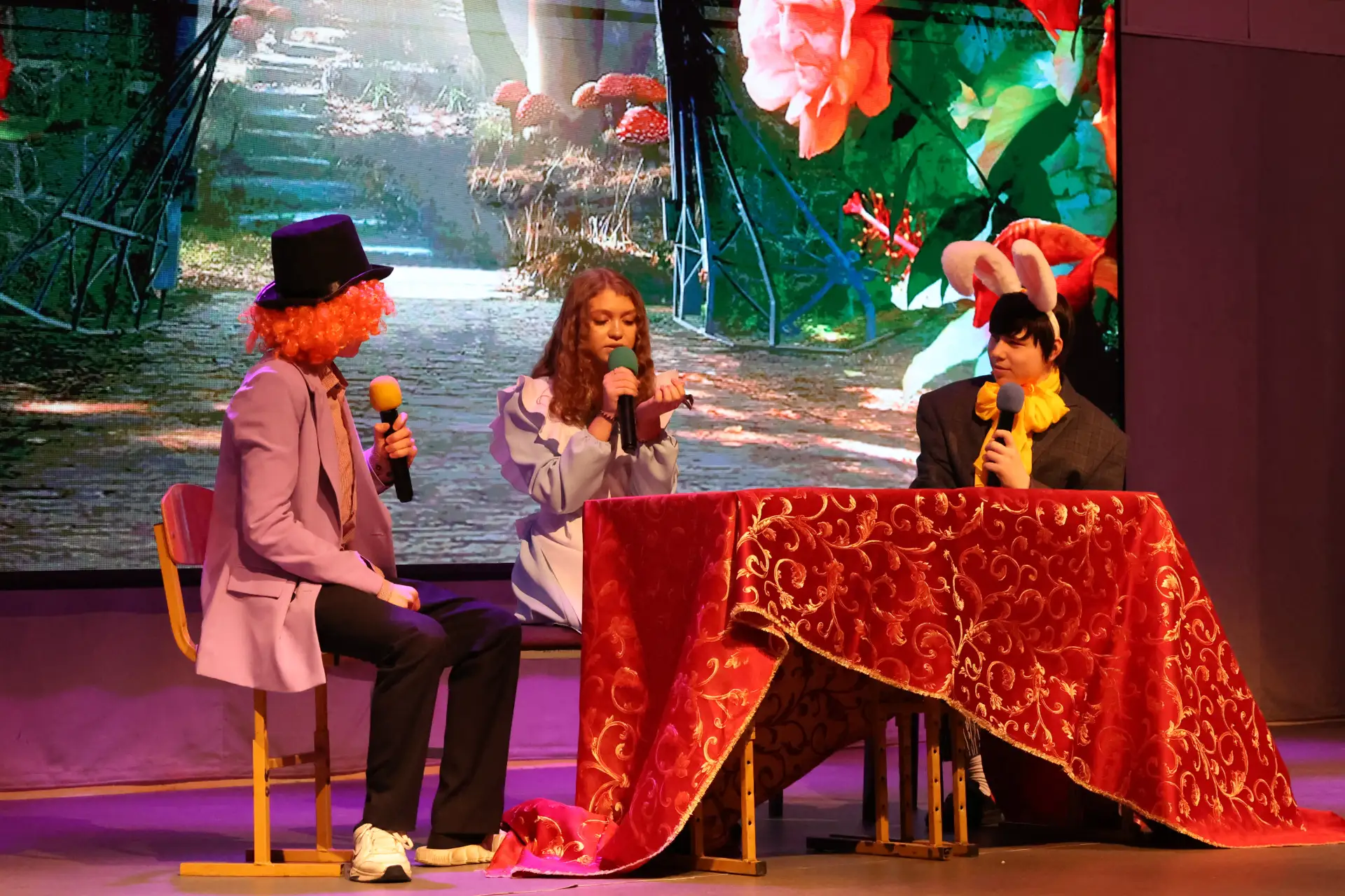 ✨ Сцена, слово и 15 лет вдохновения: творческий вечер в лицах  🎭 В рамках декады искусств в нашем ли