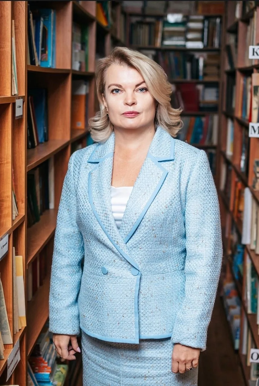 Дорогие выпускники!

Поздравляю вас с окончанием школы и этим важным этапом в вашей жизни! Позади — 