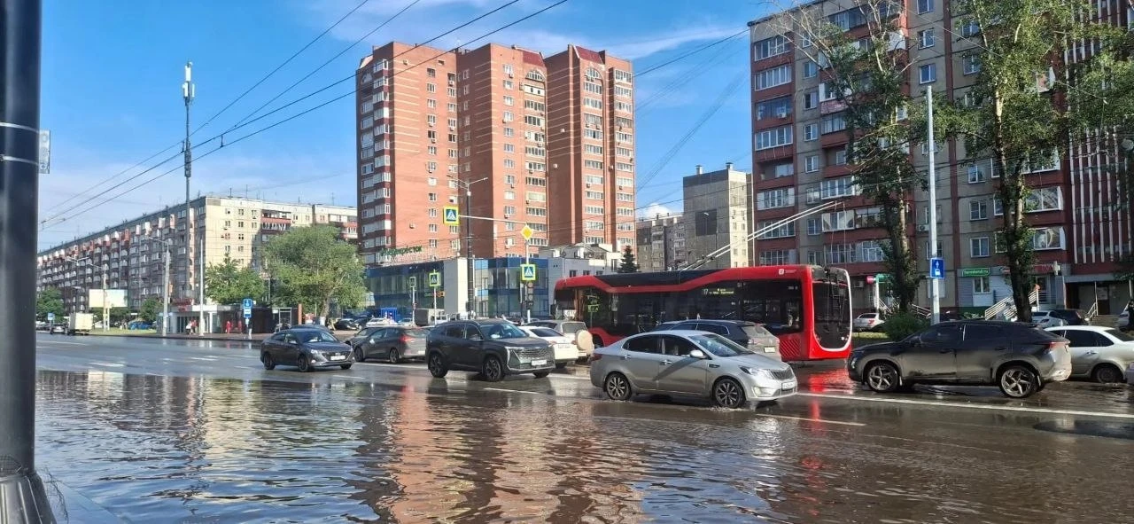 ❗️🌊 ЗАЛПОВЫЙ ДОЖДЬ В ЧЕЛЯБИНСКЕ: ЛИВНЁВКИ НЕ СПРАВИЛИСЬ, БРИГАДЫ РАБОТАЮТ НА ВСЕХ ТОЧКАХ

Такого об