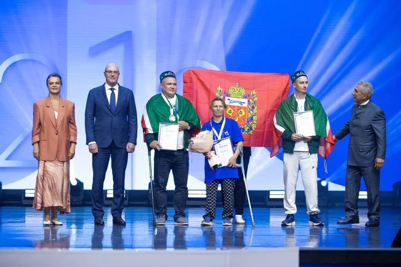 Приняла участие в церемонии закрытия чемпионата по профессиональному мастерству «Абилим...