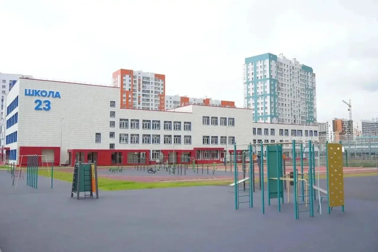 Более 1300 ребят уже стали учениками новой школы в Тихих Зорях