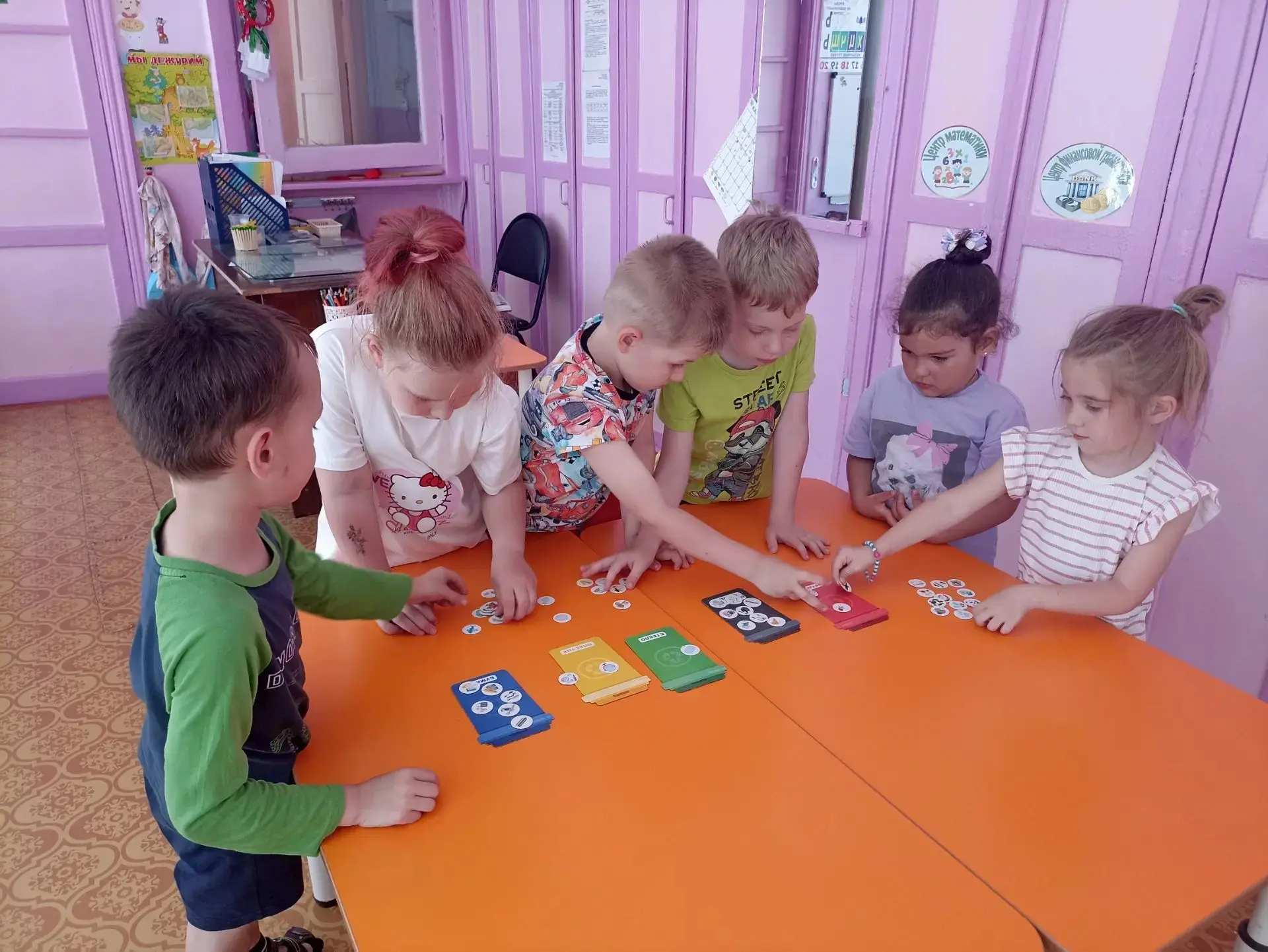 🌍🎨 #БеседаОСортировкеМусораИскорка

В средней группе "Б" отделения нашего детского сада "Искорка" 