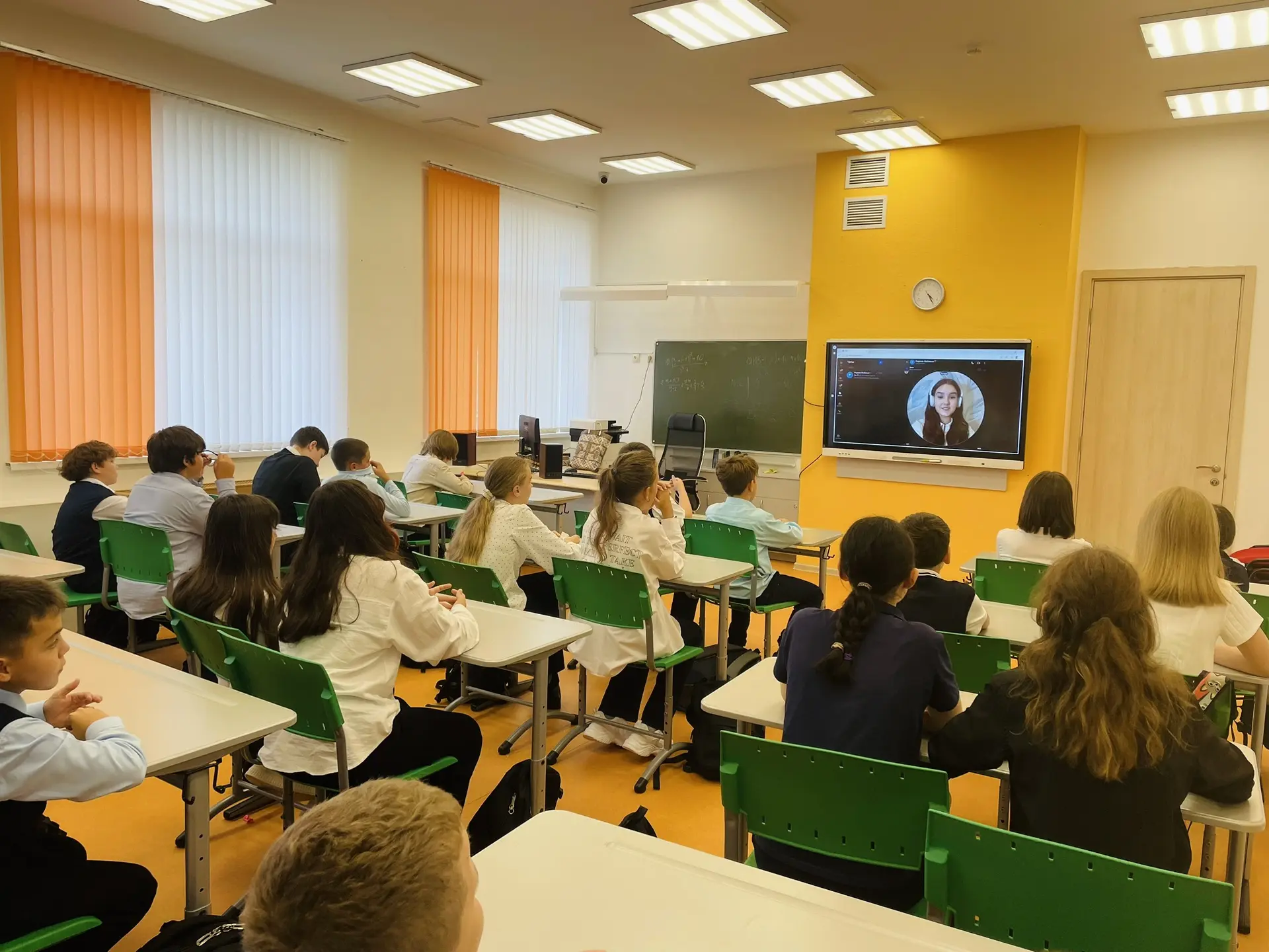Сегодня в 6 «В» прошел урок, посвященный финансовой безопасности. Ребята разобрались, ч...