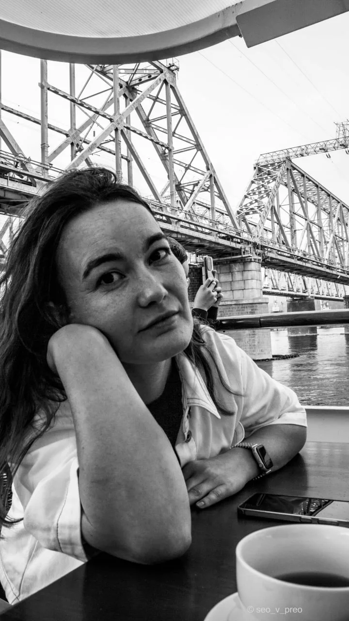 Друзья, часто спрашиваете, как мы проводим лето и чем занимается моя супруга 👩‍🏫.