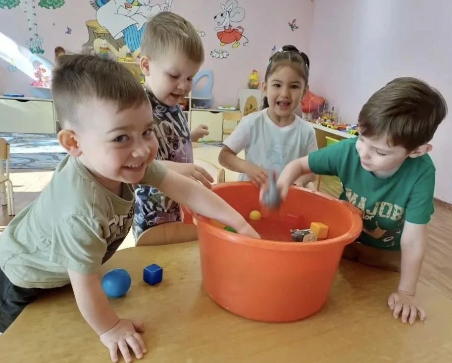 💢 Игры с водой

🔶 Игры с водой доставляют детям огромное удовольствие, особенно в жаркие летние дн
