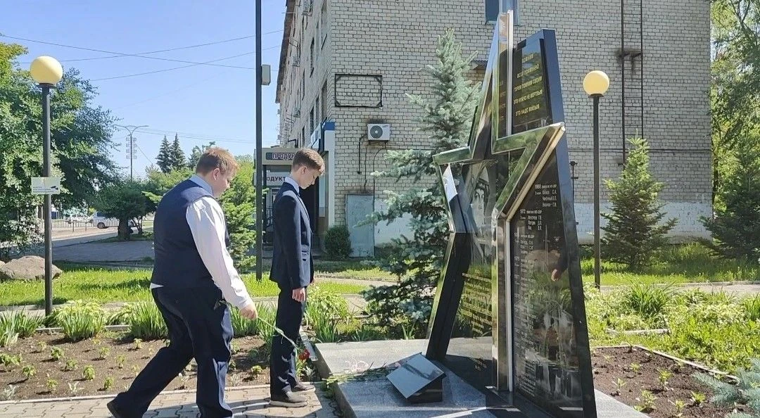 В День России мы стали ближе к истории своей страны 🇷🇺

Мы, юнармейцы 6 «Б» класса отряда «Храните