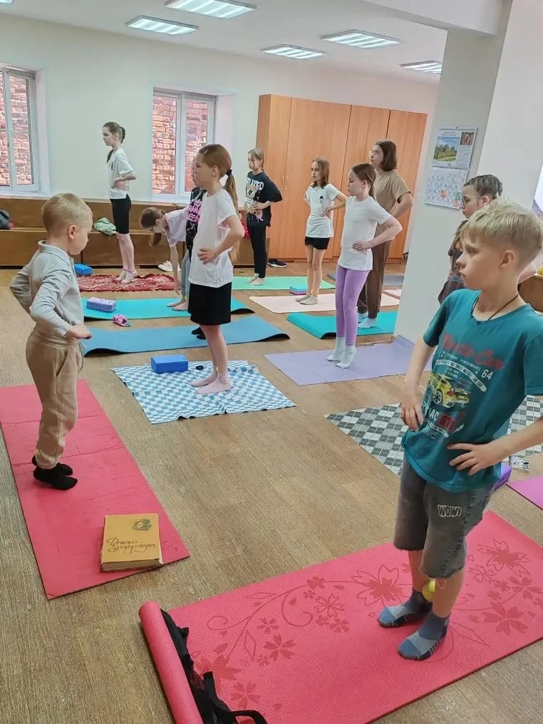 Утро в разновозрастном отряде «Преемники» началось бодро: ребята обменялись новостями и сделали заря