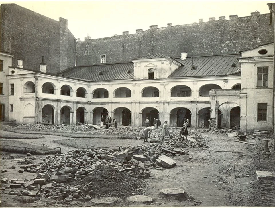 1946.Набережная реки Мойки, 12.