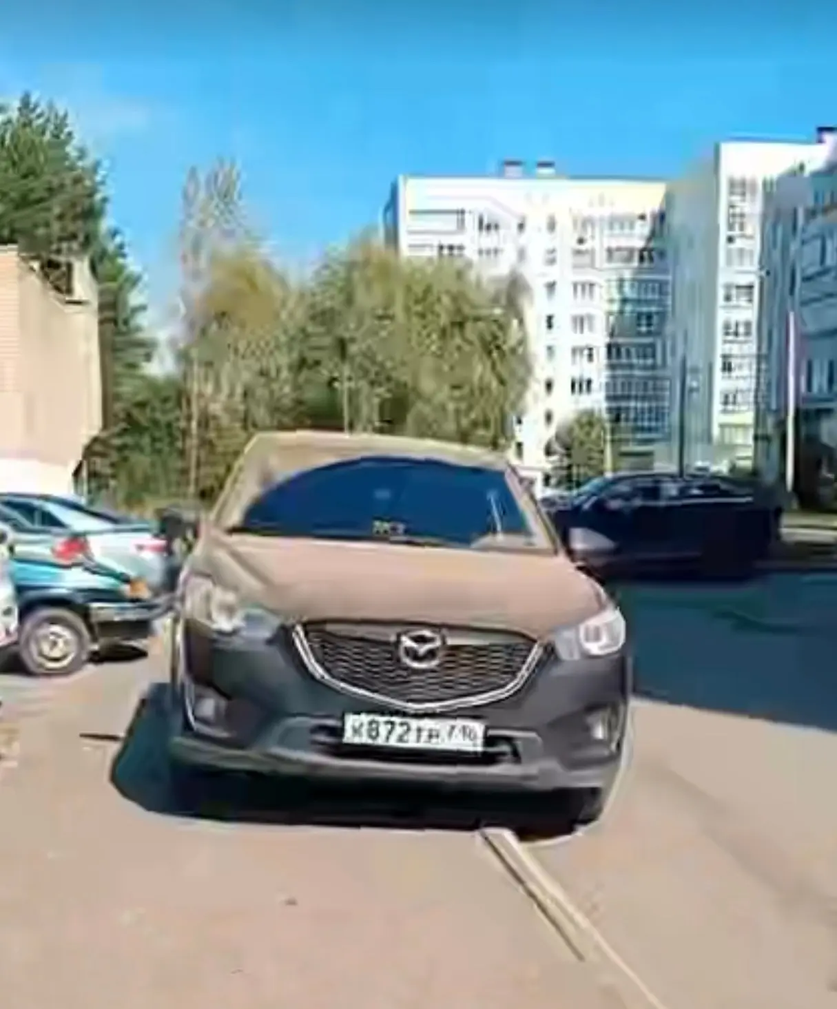 Анонимно пожалуйста. Рядом с домом № 11 по ул. Х. Нечаева регулярно паркуют автомобили ...