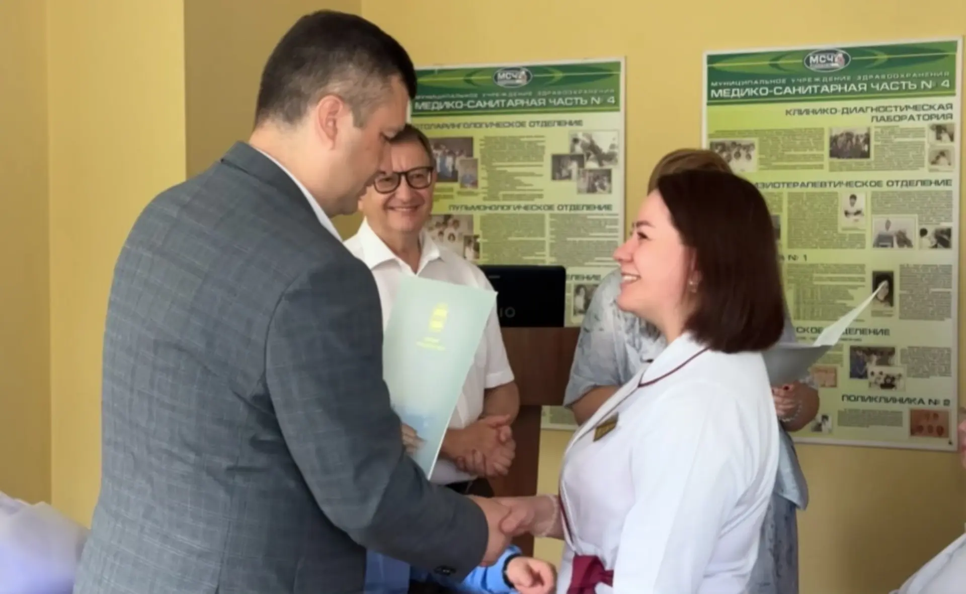 🏥🎉 Депутаты Законодательного собрания Омской области Владимир Седельников и  Омского городского Со