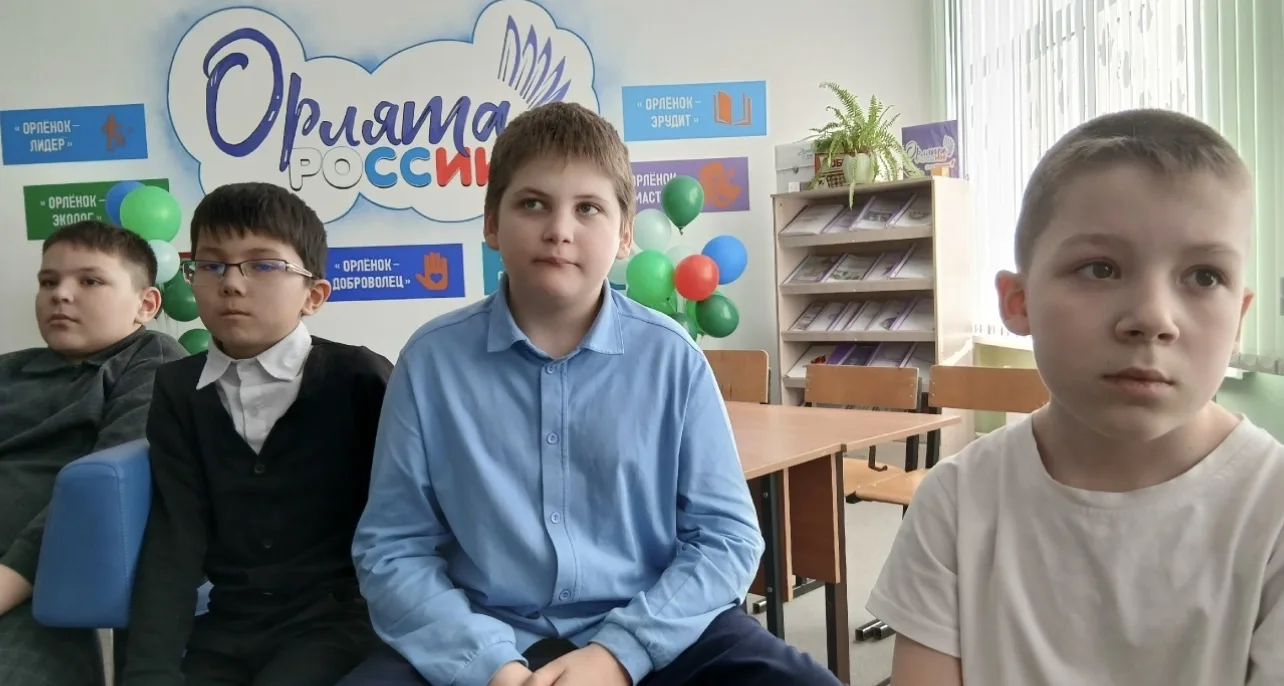 👦👧Центр детских инициатив приглашает заглянуть в историю вместе с юными наследниками Победы  🗓Ежегод
