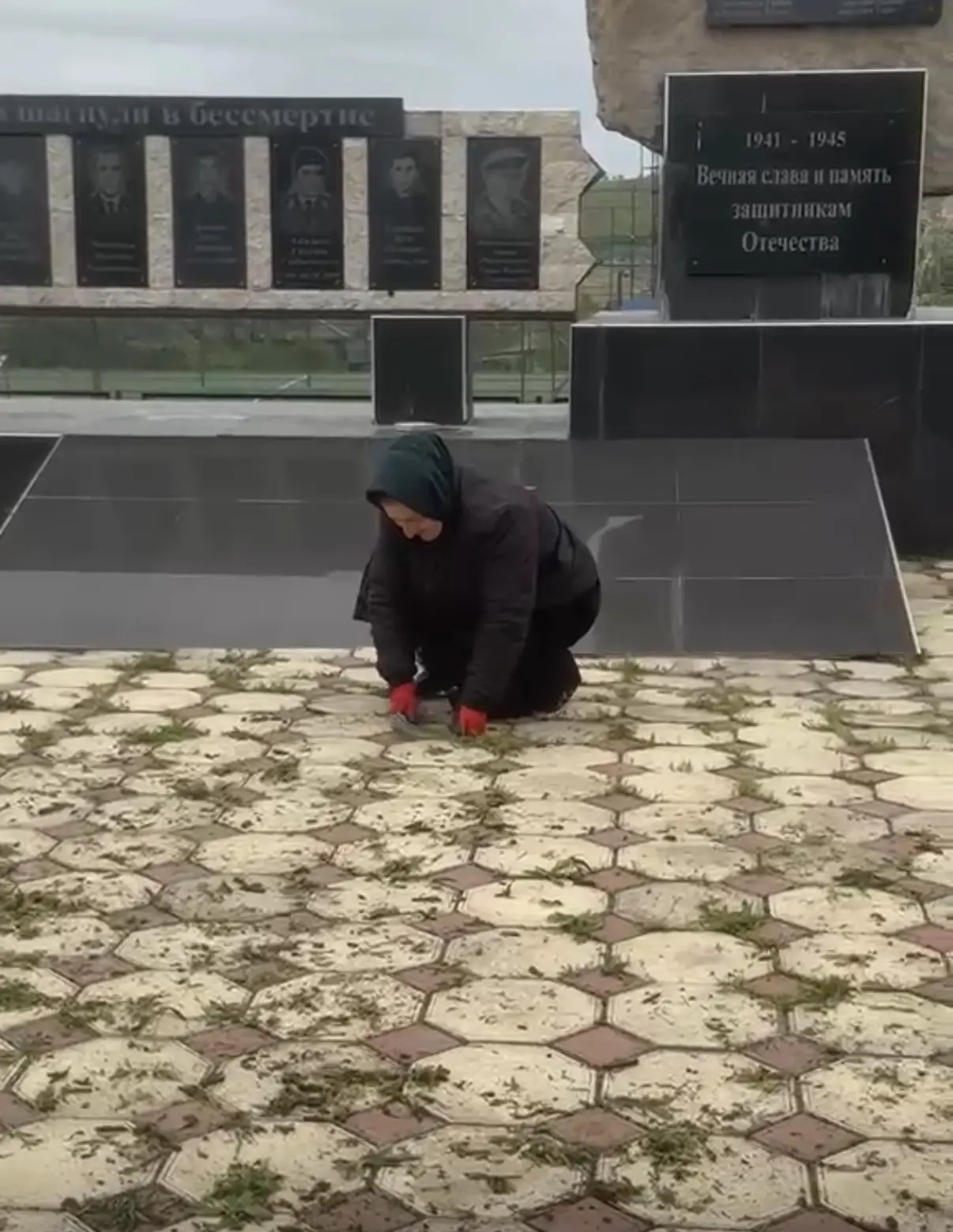 🌍Культработники Новолакского района приняли участие в акциях и субботниках в преддверии 9 Мая  В пре