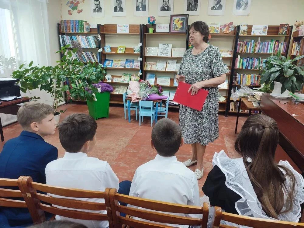 1 сентября, в День знаний, библиотекарь Игнатовской детской библиотеки провела для учащ...