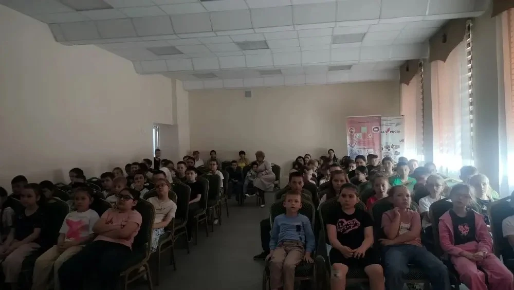 Досуговый центр посетил пришкольный лагерь в МБОУ «Лицей-интернат» . Детям показали фил...