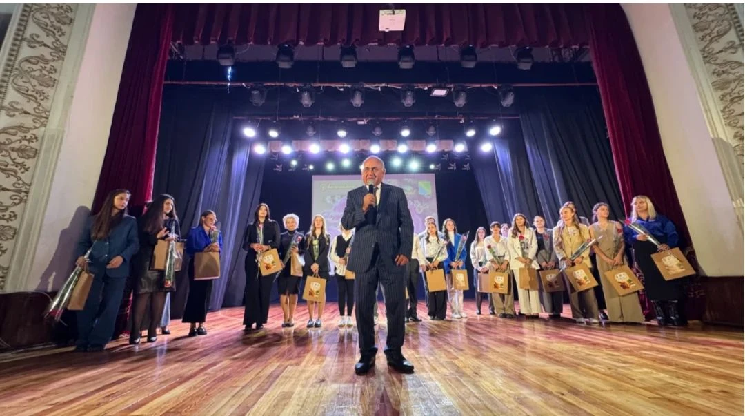 🎉 В Туапсинском округе чествовали тех, кто каждый день учит, воспитывает и помогает де...