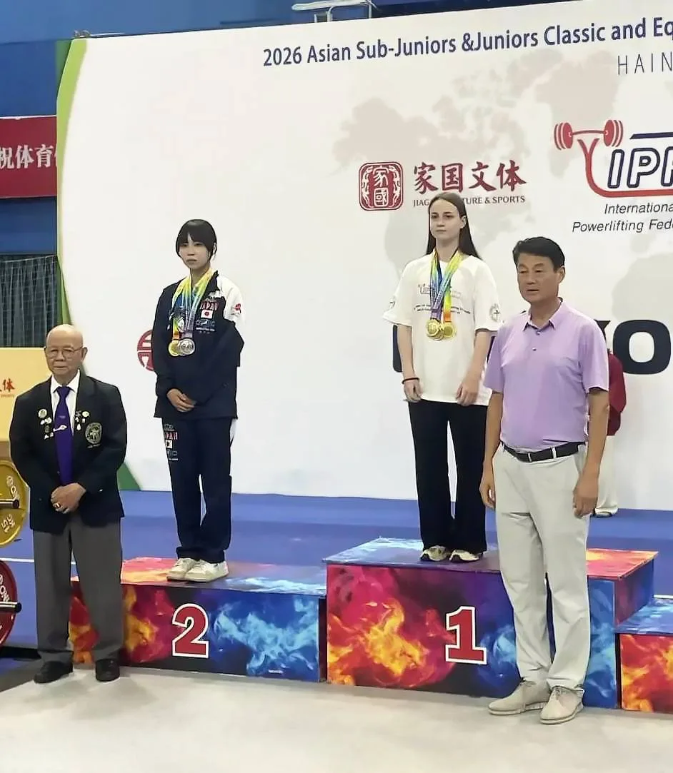 🏆 Пока новостные ленты полны кадров из Китая, где прямо сейчас находится президент РФ ...