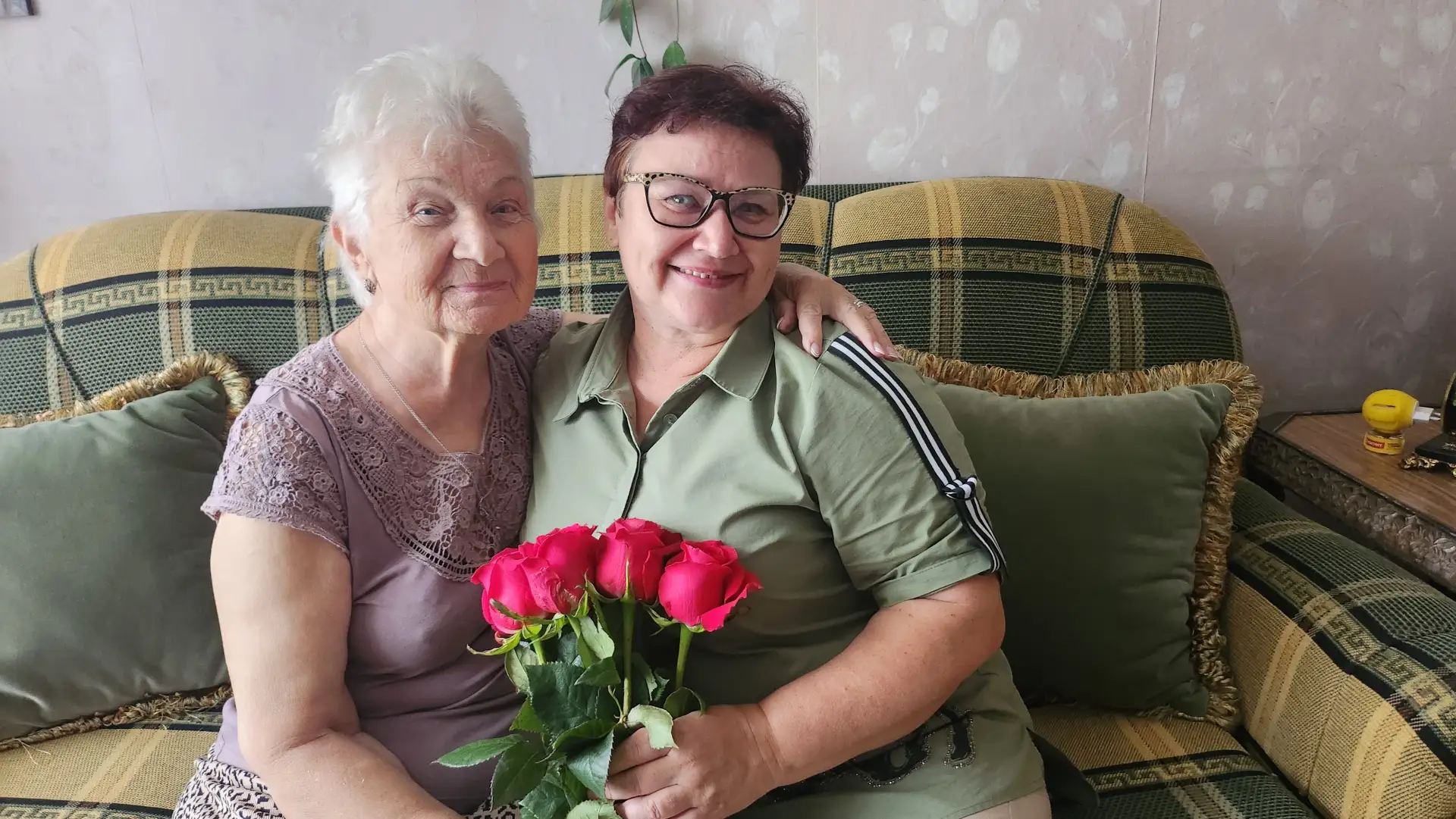 💐 Школа поздравляет Ольгу Васильевну Зайцеву с 80‑летним юбилеем! 💐
От имени педагогического колле