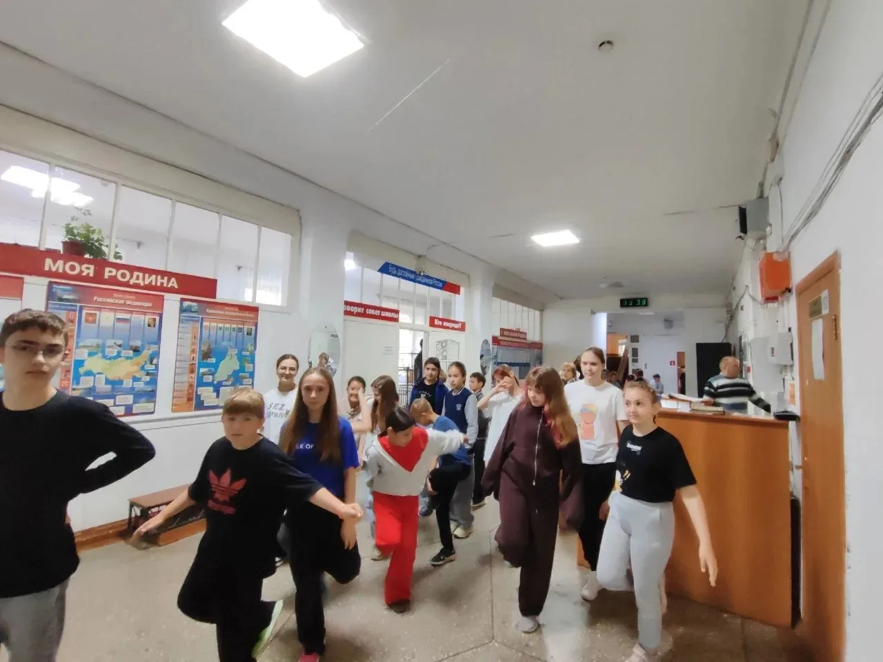 Фотокросс 4 отряд 
 
Темы фотографий: 
1. «Все на одной ноге» 
2. «Все на одной руке» 
3. «Команда н