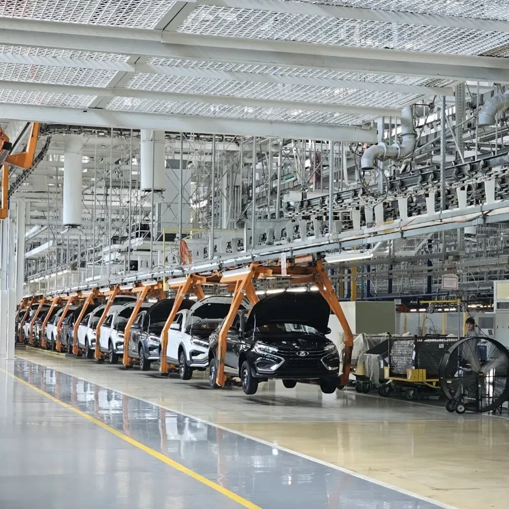 АвтоВАЗ останавливает конвейеры на 17 дней — склады переполнены, машины не продаются    Завод встане