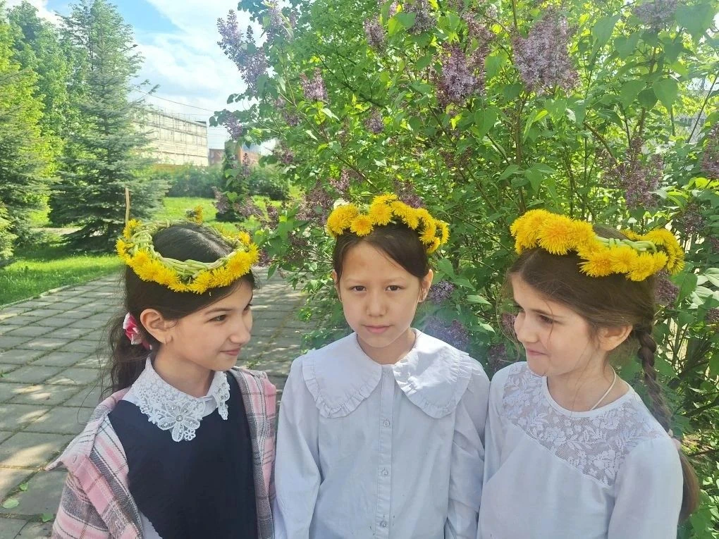 День одуванчика: праздник солнца и детства! В начальной школе 13 мая прошёл весёлый и яркий праздник