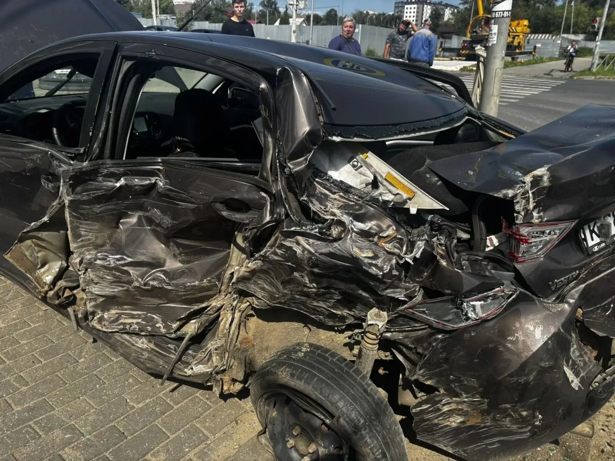 Стали известны подробности жёсткой аварии около Дома молодёжной моды во Владимире