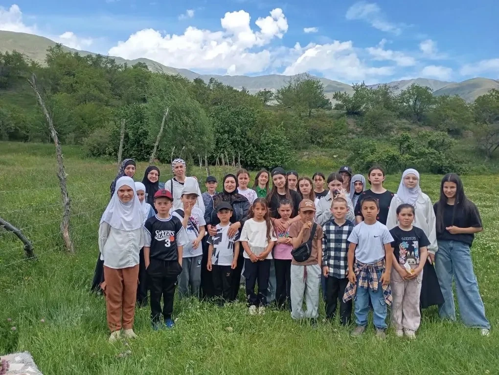 🏕️ПРОГУЛКА В АХТЫ И ЗНАКОМСТВО С ИСТОРИЕЙ РОДНОГО КРАЯ🕊️

Отряд лагеря «Ласточка» отправился на пр