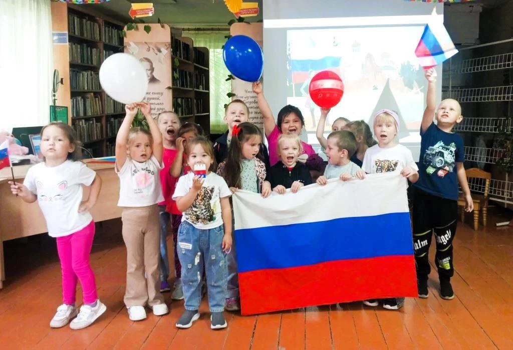 Праздник Российского флага в библиотеке