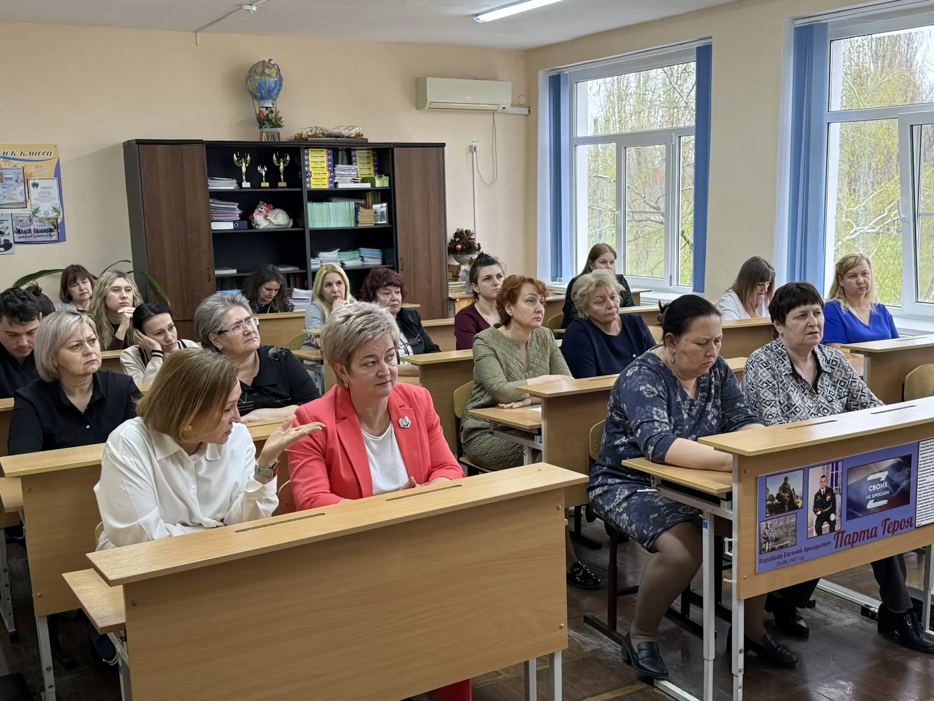 🛑 Вчера в гимназии прошло важное профилактическое мероприятие. Его провёл заместитель начальника отд