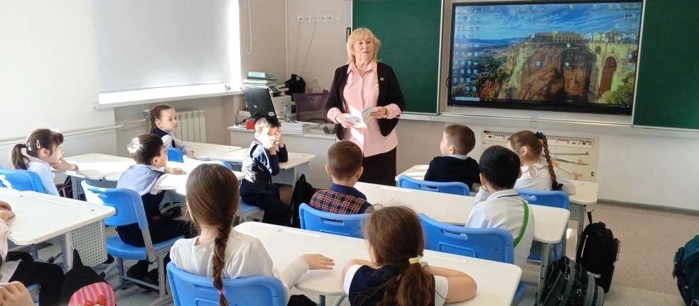 🌟📚В пятницу состоялась еще одна увлекательная встреча для наших первоклассников 🔔   1 в класс познак