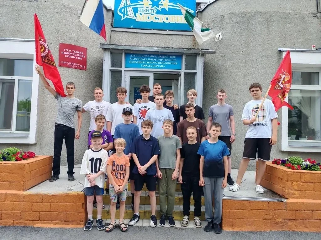 #СпортЛетоКурган2026

📍На открытой площадке прошла увлекательная командная игра «Захват знамени» — 
