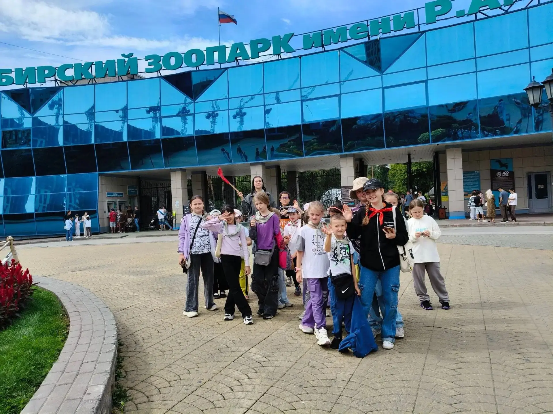 Сегодня отряд совершил марш-бросок до зоопарка, по зоопарку и обратно. Испытание не про...
