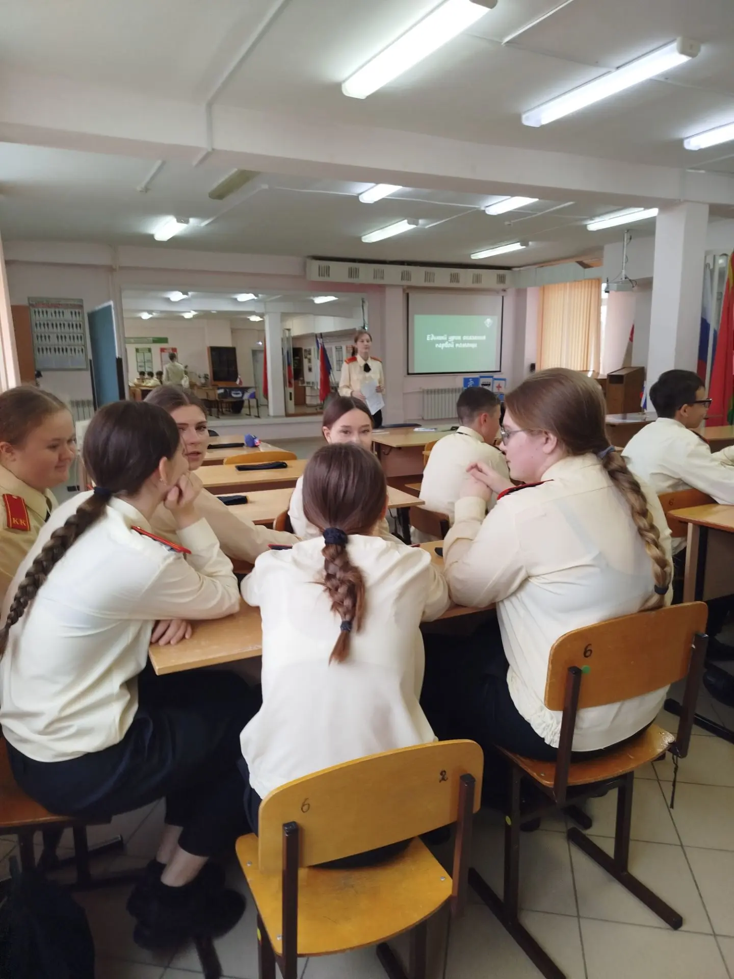 Сегодня у учащихся 9б класса прошёл Единый урок первой помощи.