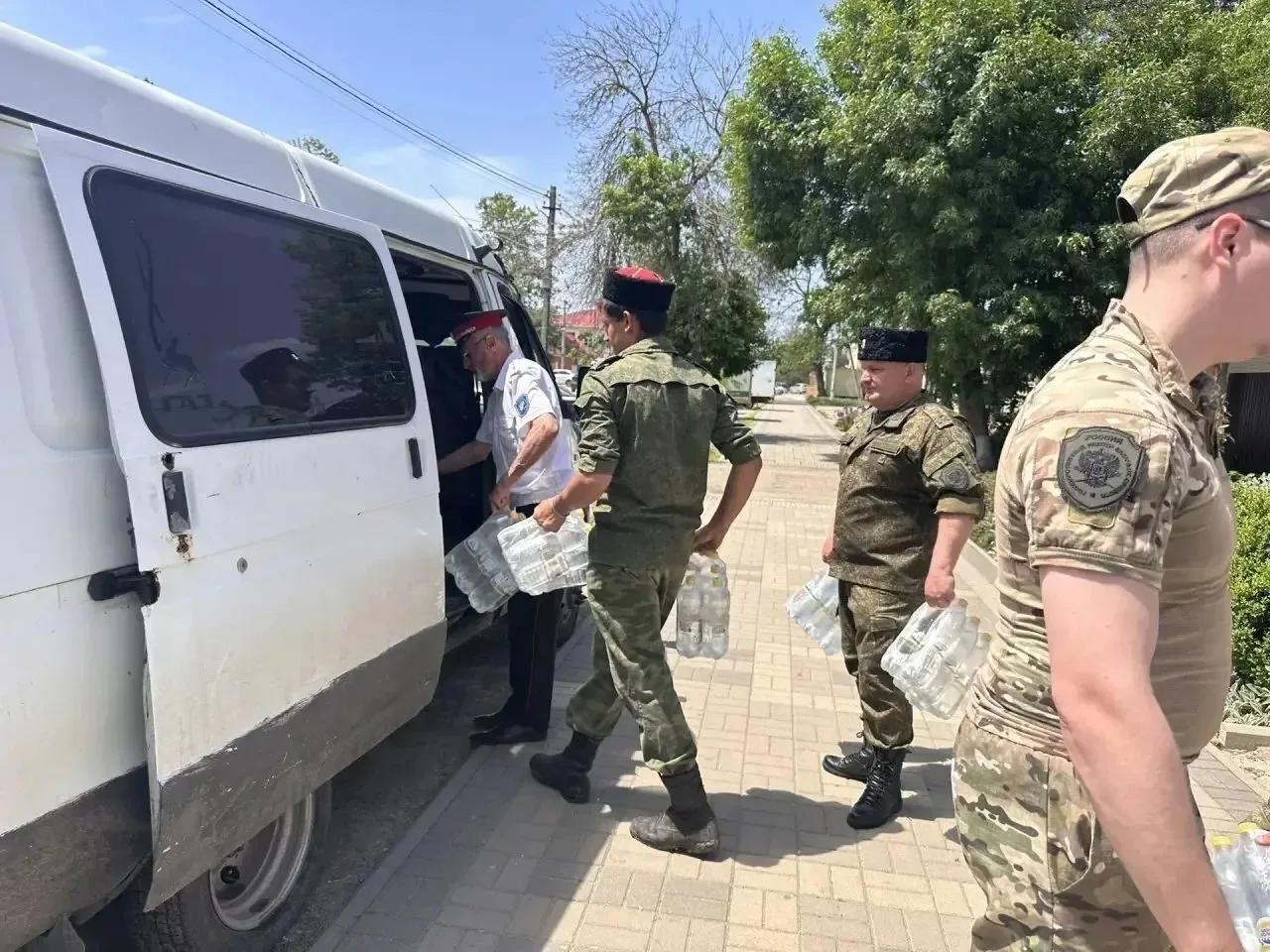 🇷🇺 Своих не бросаем: более тонны помощи отправилось защитникам неба!  Казаки Калининского станичного