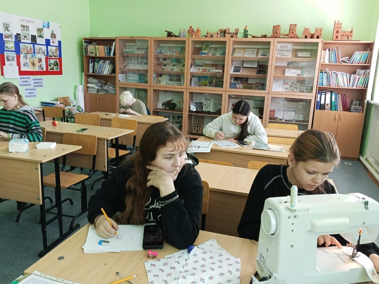 Челюскинская школа продолжает участвовать в волонтёрской работе по оказанию помощи выпу...