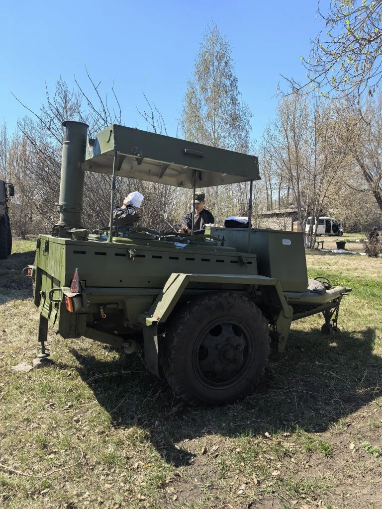 За сценой находится полевая кухня