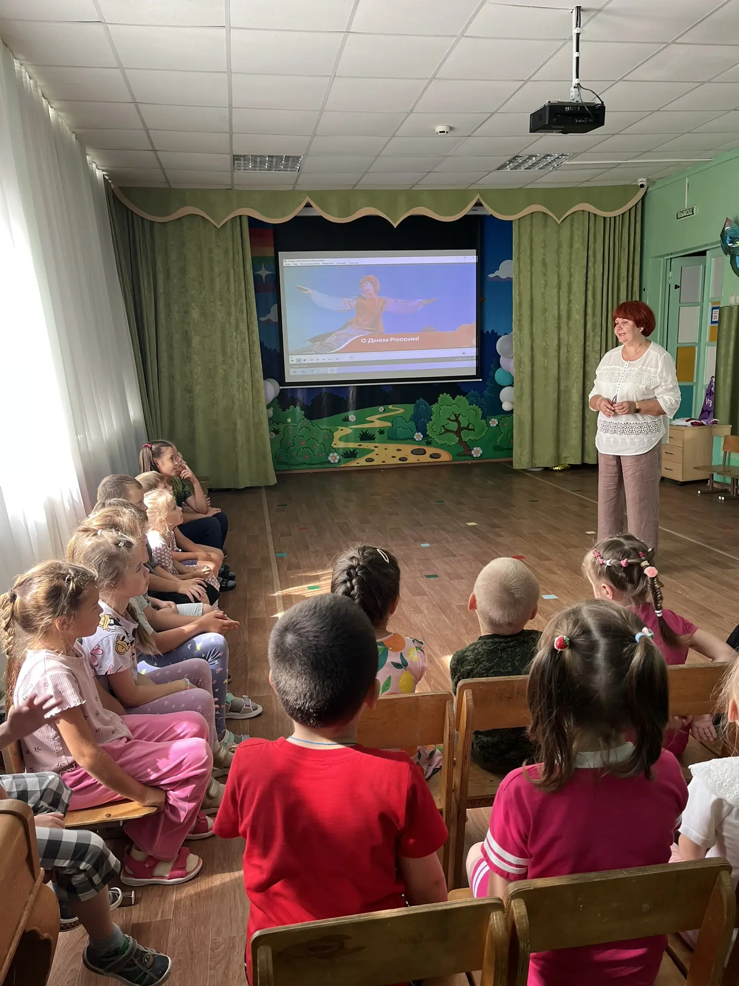 Сегодня у нас в гостях была сотрудник отдела историко-патриотической деятельности Дома книги- Манаки