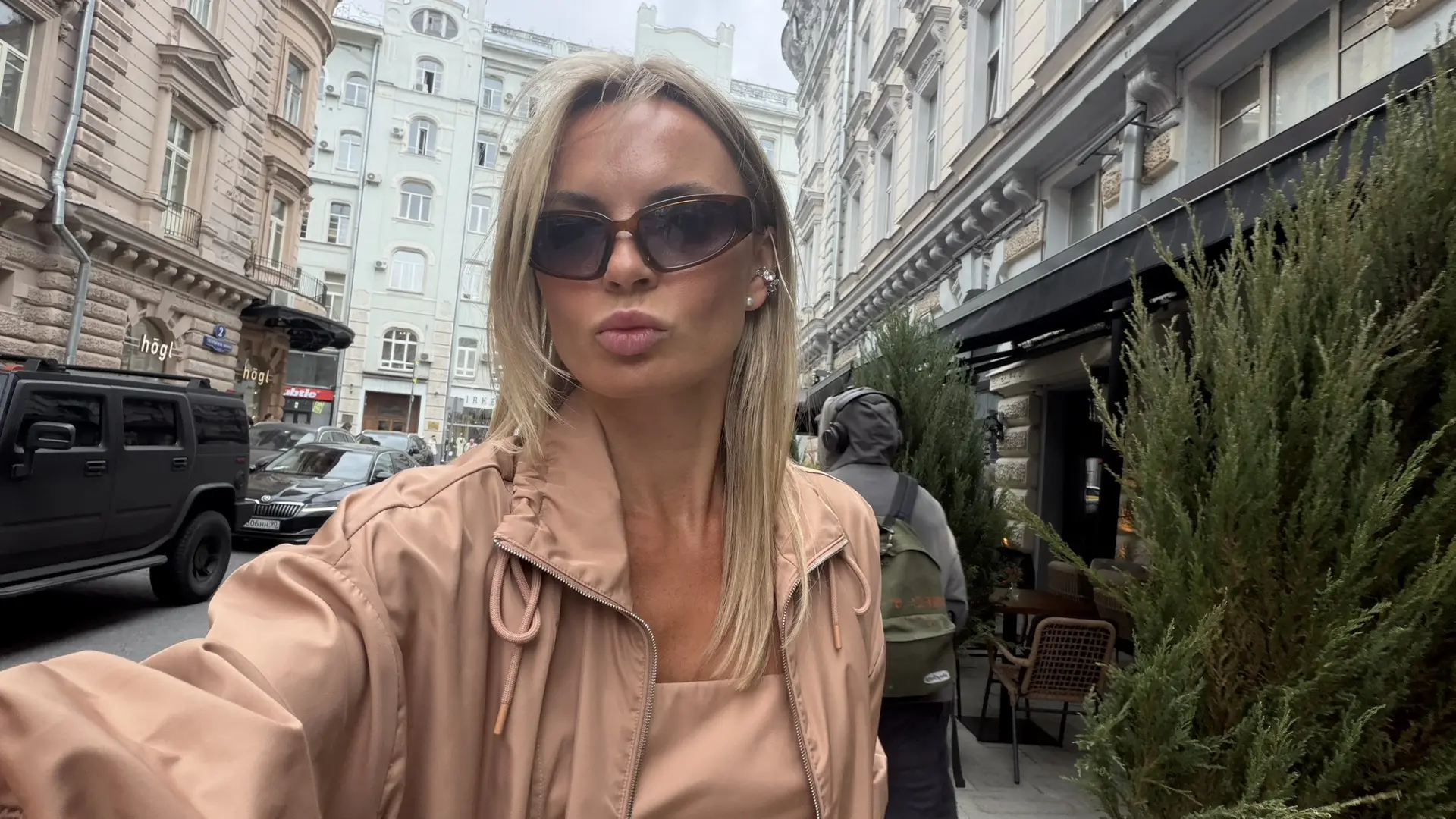 Анонс сегодняшнего #lookoftheday

Удивляюсь, как за 4 дня я ни разу не попала под дождь, не промокла