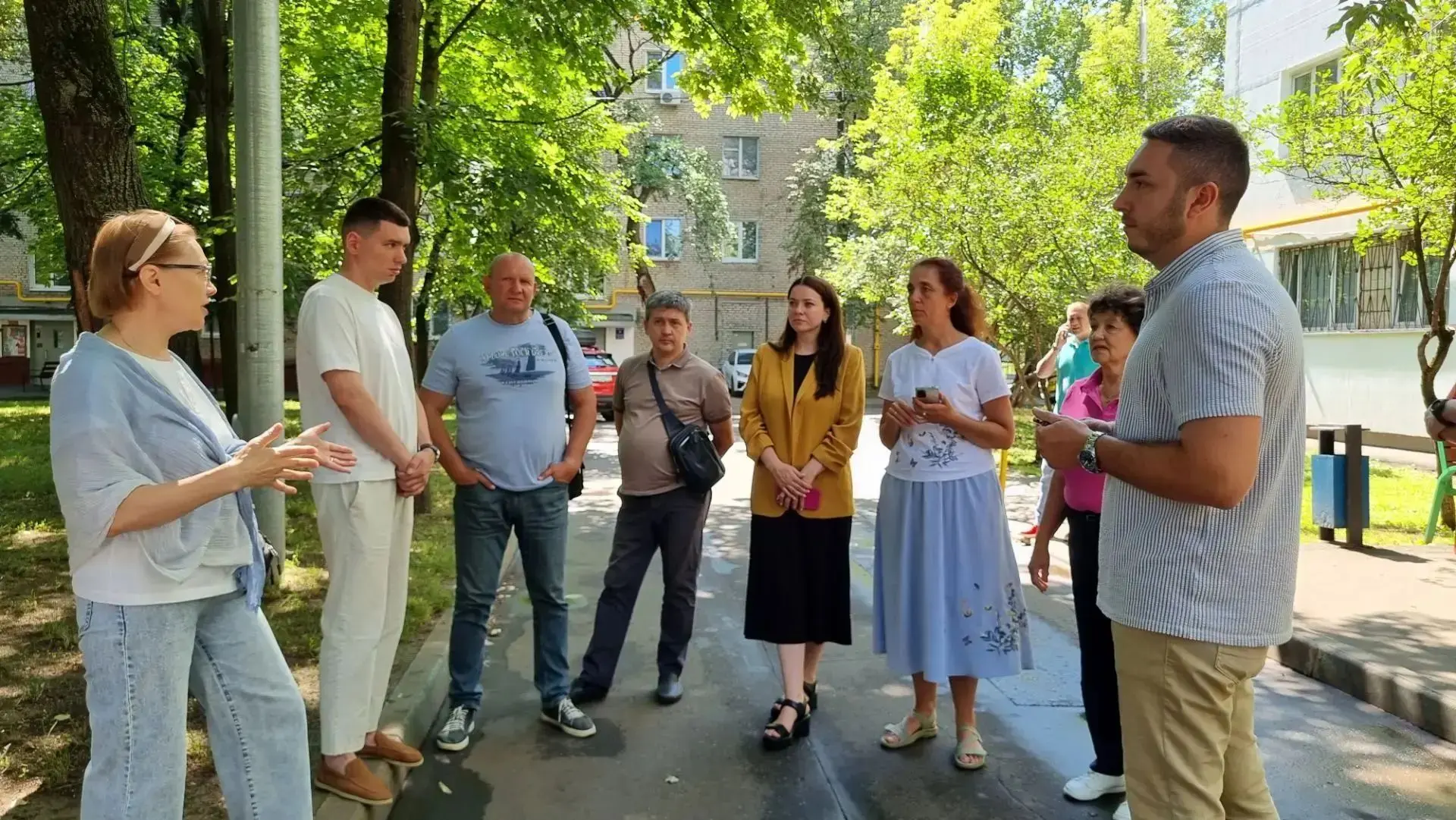 Сегодня провели еженедельный обход территории района 🏠
 
В обходе приняли участие первый заместител