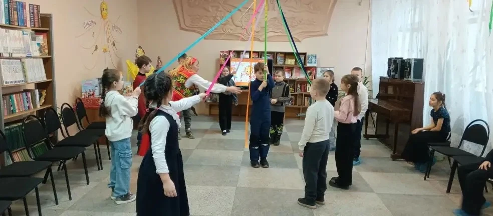 🌟Ученики 2А и 3Г классов #МОУгимназии9 вместе с классными руководителями посетили библиотеку № 17 им