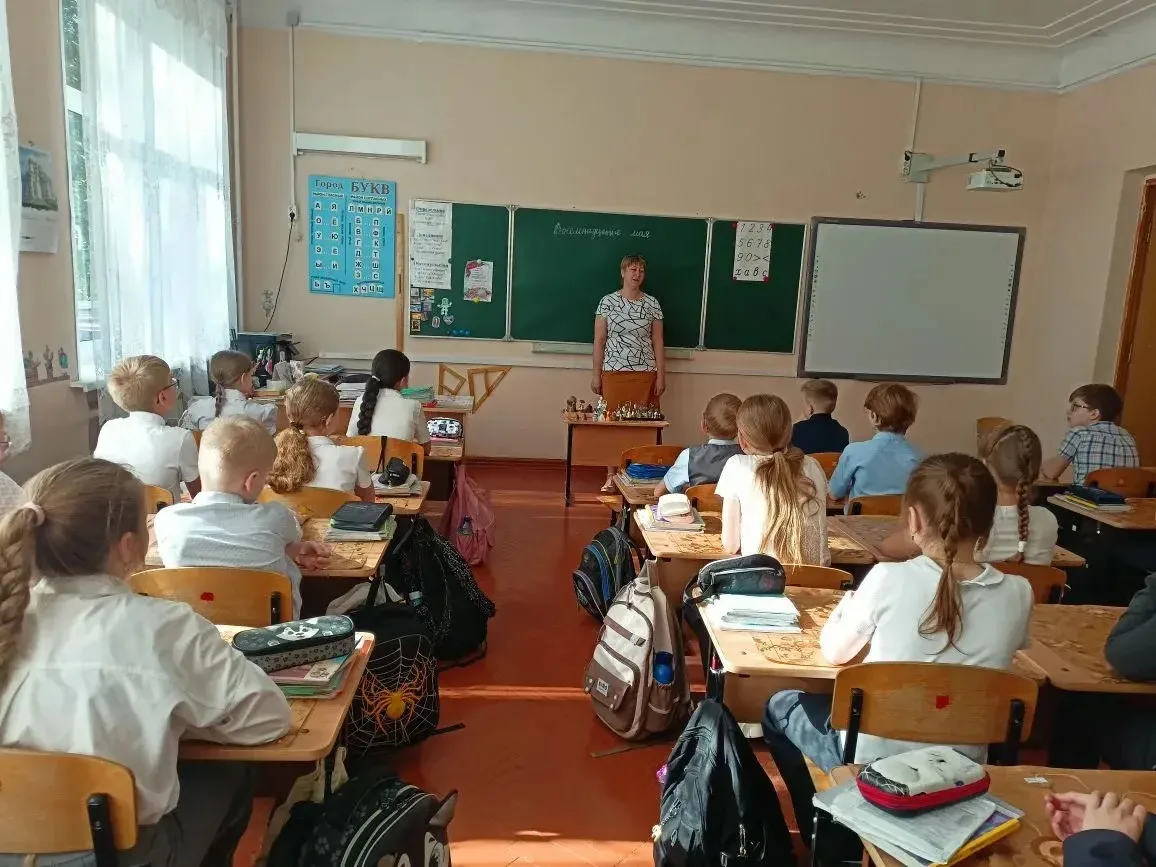 📚🔔 Сегодня в 4-А классе прошло увлекательное занятие, которое провела наш замечательный педагог по