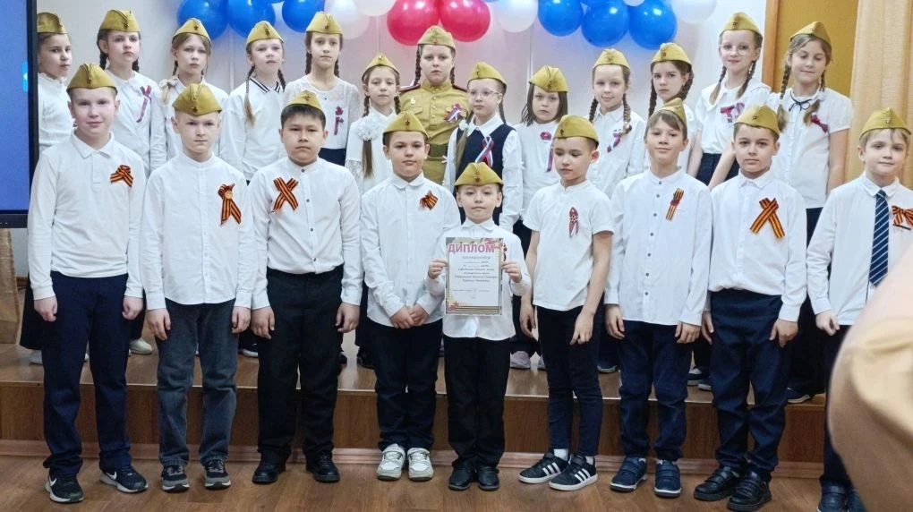 🇷🇺 Накануне Дня защитника Отечества в нашей школе прошёл трогательный фестиваль солдатской песни сре